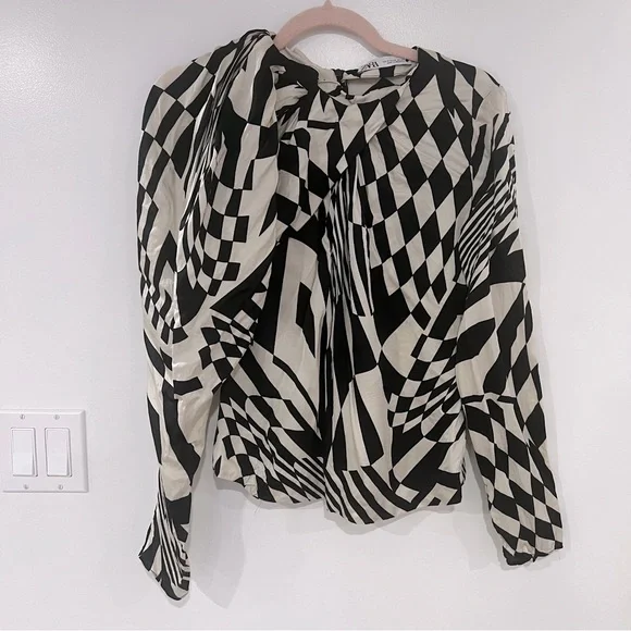 Zara Black and Ivory Pleated Top Women’s Sz M - Picture 3 of 10